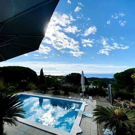Intimate Family With Big Private Pool & Panoramic Sea View